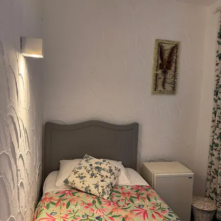 לינה וארוחת בוקר Cakir Bey